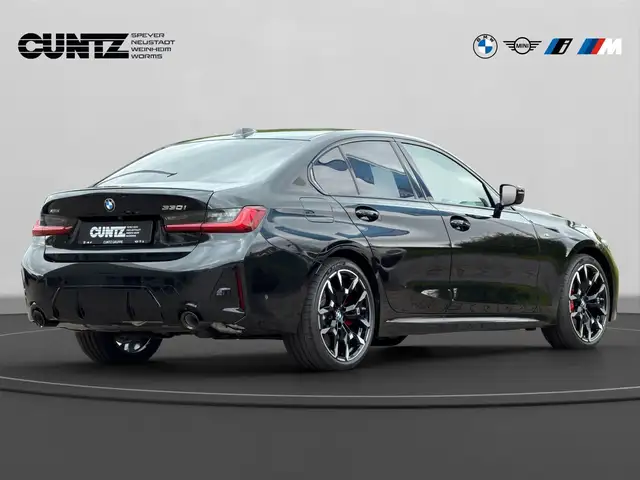 BMW 3 Series view 5