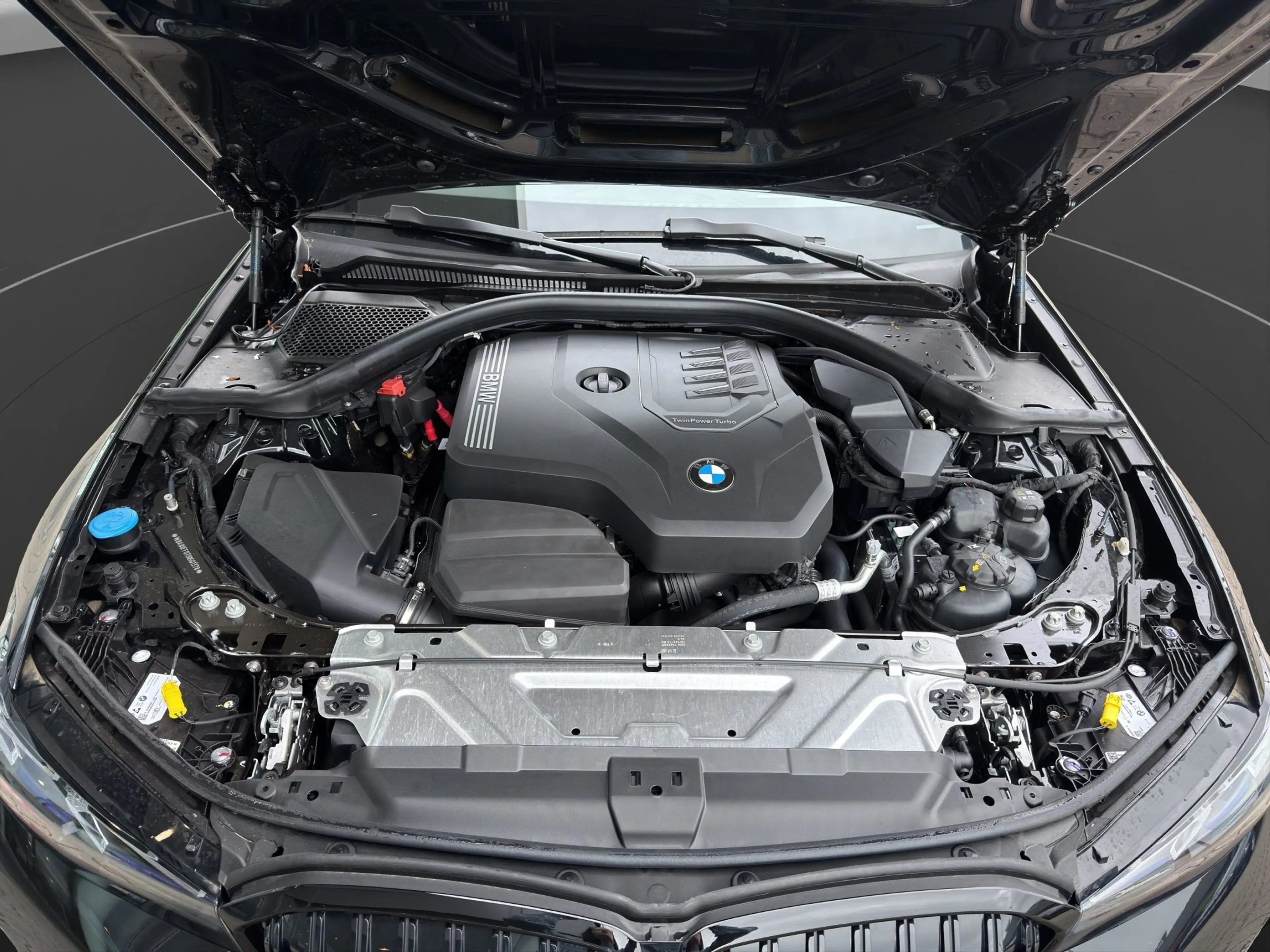 BMW 330 i xDrive M Sport — photo 13