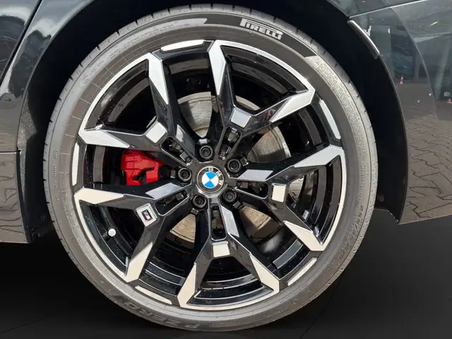 BMW 3 Series view 10