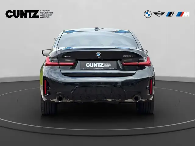 BMW 3 Series view 6