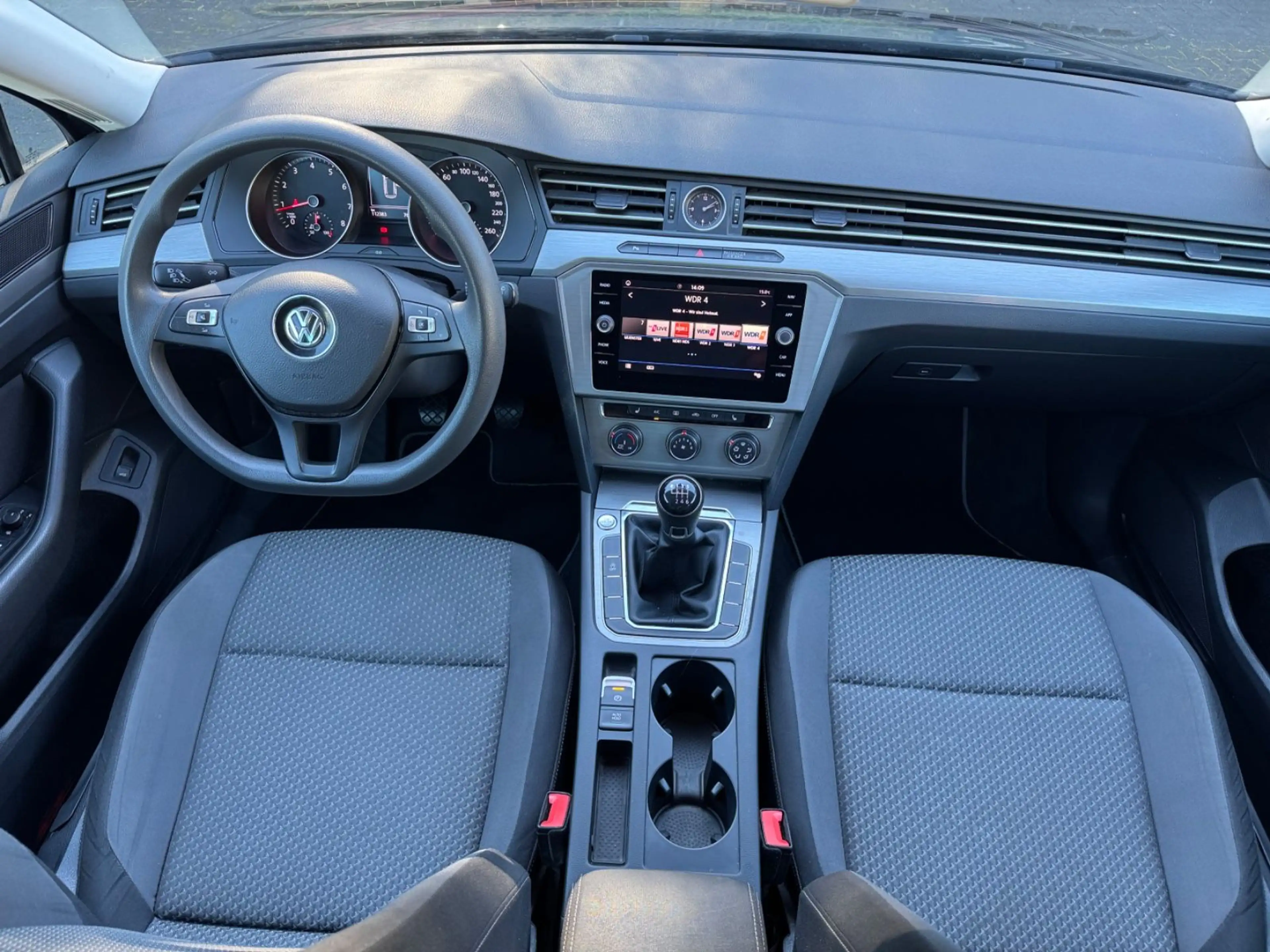 Volkswagen Passat Variant 1,4 Navi-AHK-Tüv/Au neu-Scheckhef — photo 10