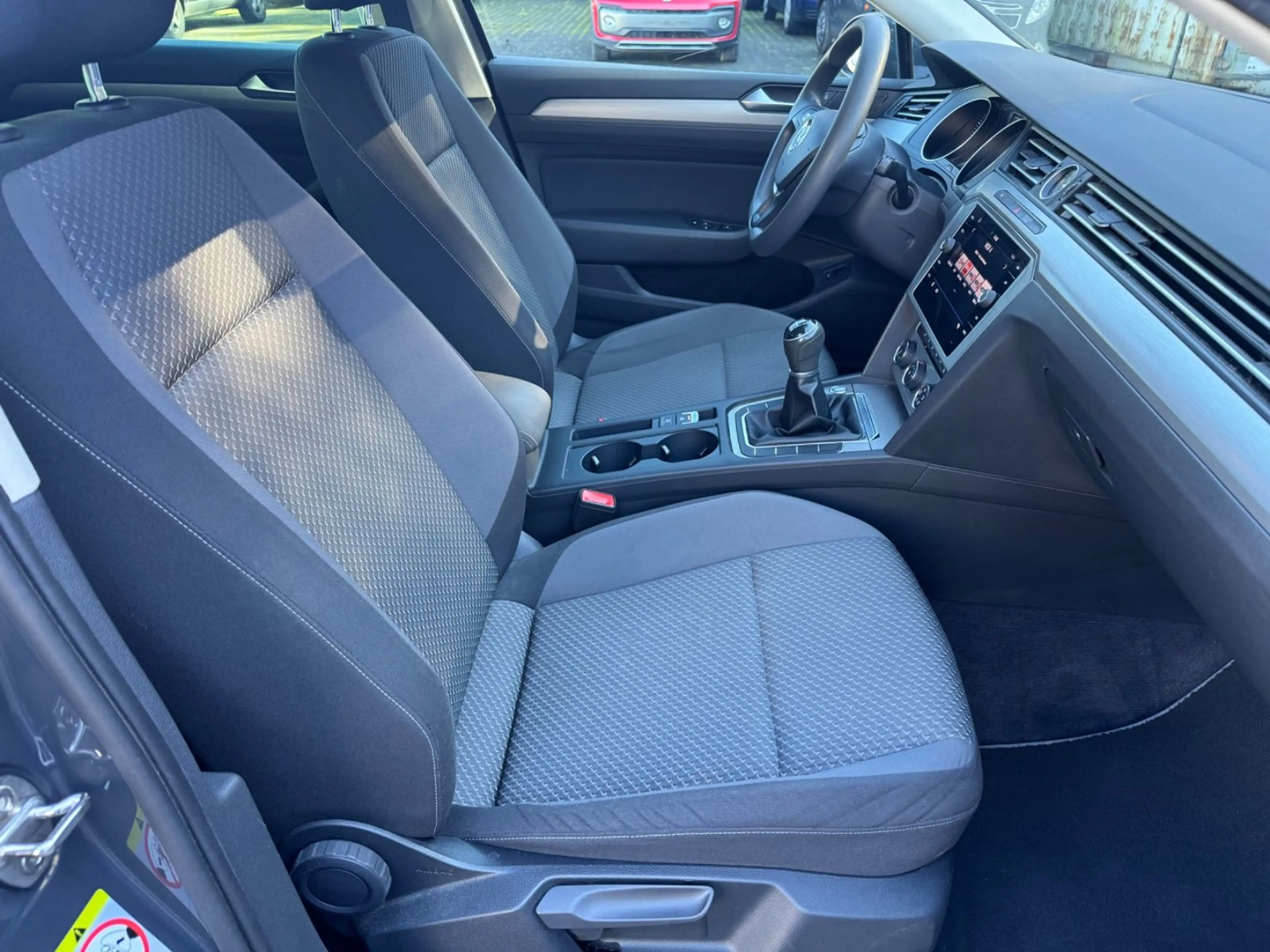 Volkswagen Passat Variant 1,4 Navi-AHK-Tüv/Au neu-Scheckhef — photo 12