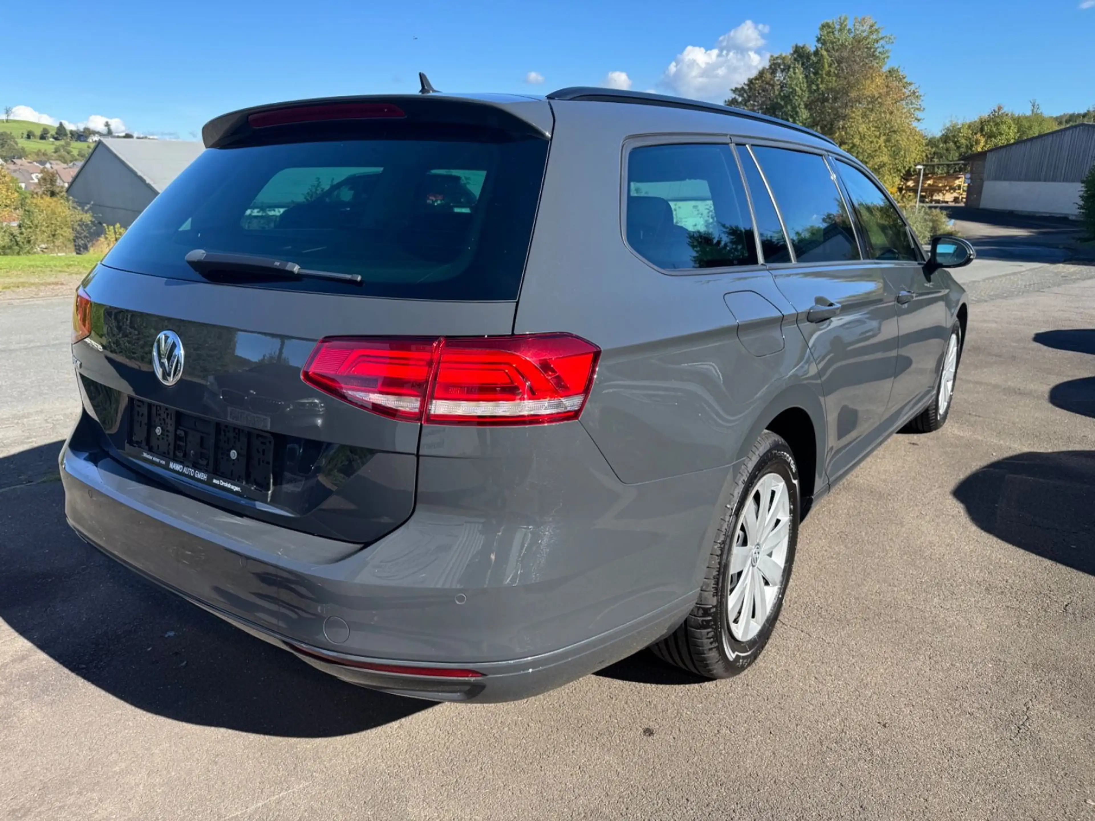 Volkswagen Passat Variant 1,4 Navi-AHK-Tüv/Au neu-Scheckhef — photo 7
