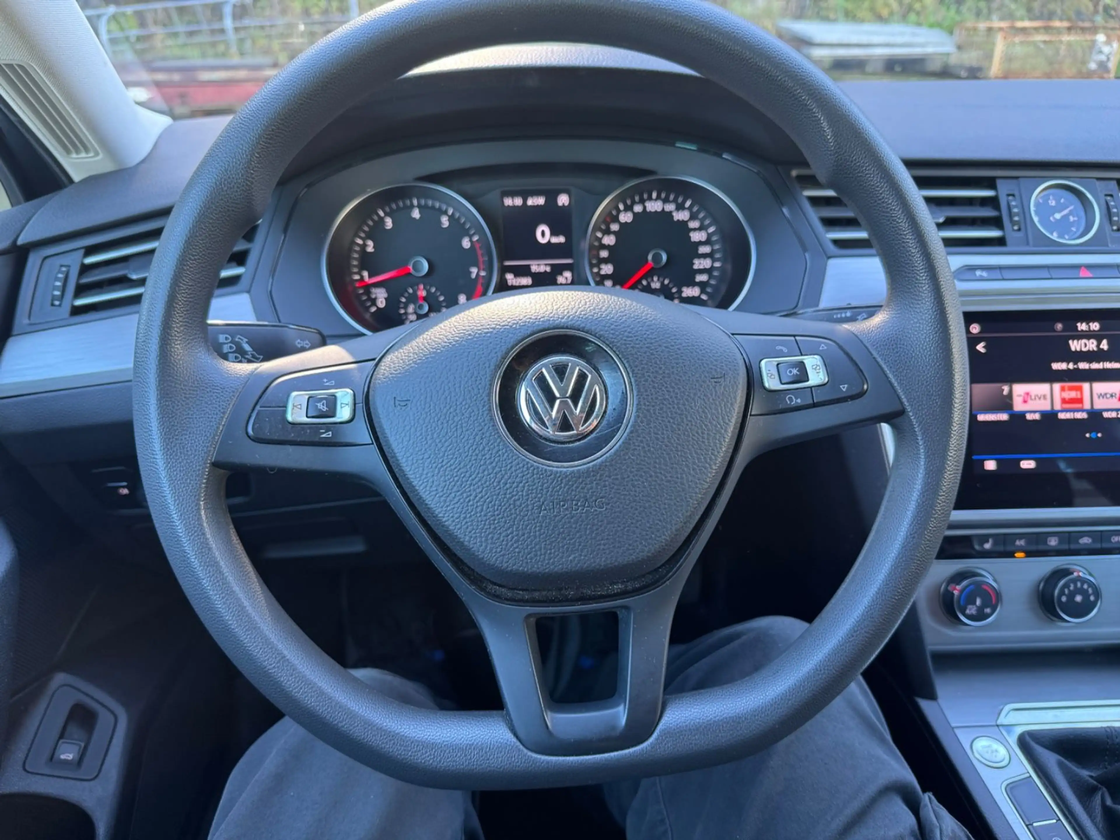 Volkswagen Passat Variant 1,4 Navi-AHK-Tüv/Au neu-Scheckhef — photo 15