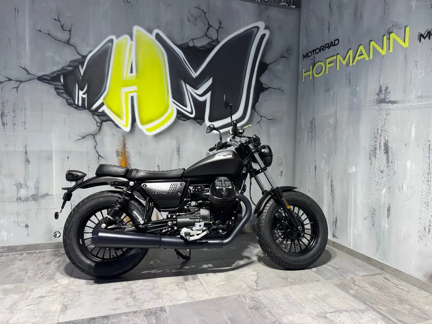Moto Guzzi V 9 Neufahrzeug Černá - 1