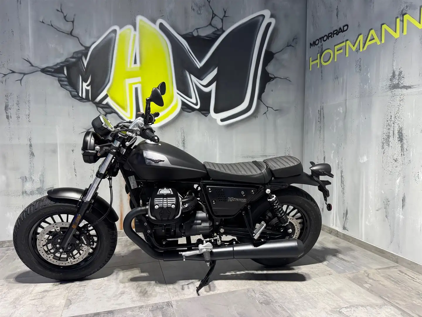 Moto Guzzi V 9 Neufahrzeug Černá - 2