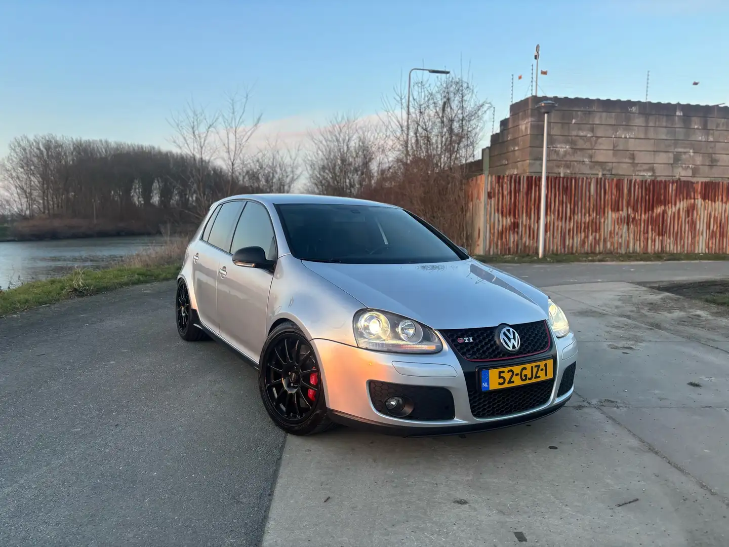 Volkswagen Golf GTI 2.0 nieuwstaat 460 pk Stříbrná - 1