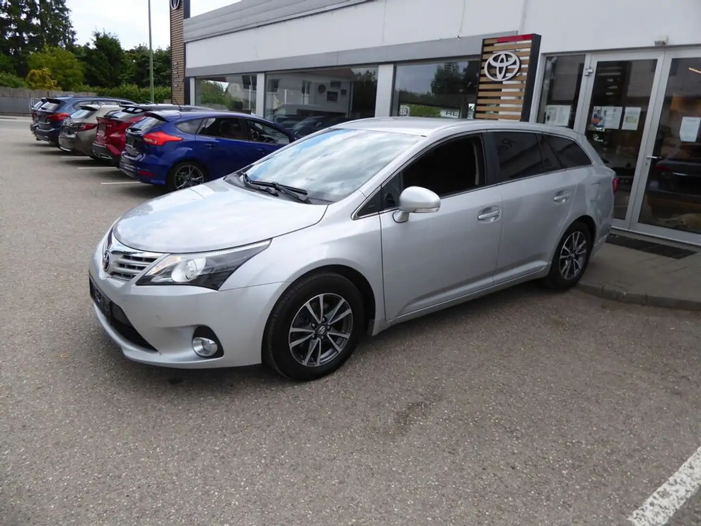 Toyota Avensis Kombi 2,0 D-4D *NAVI*KAMERA* Zilver - 2