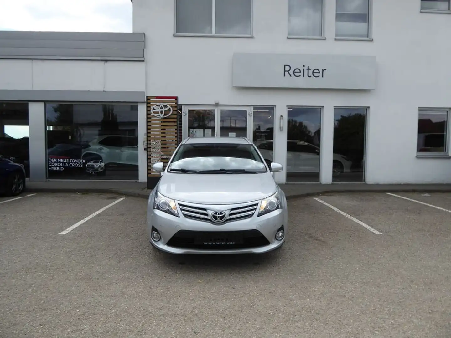Toyota Avensis Kombi 2,0 D-4D *NAVI*KAMERA* Zilver - 1