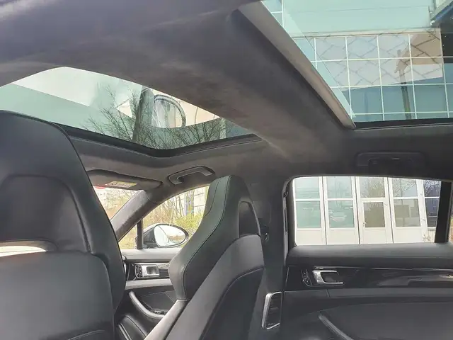 Porsche Panamera view 11