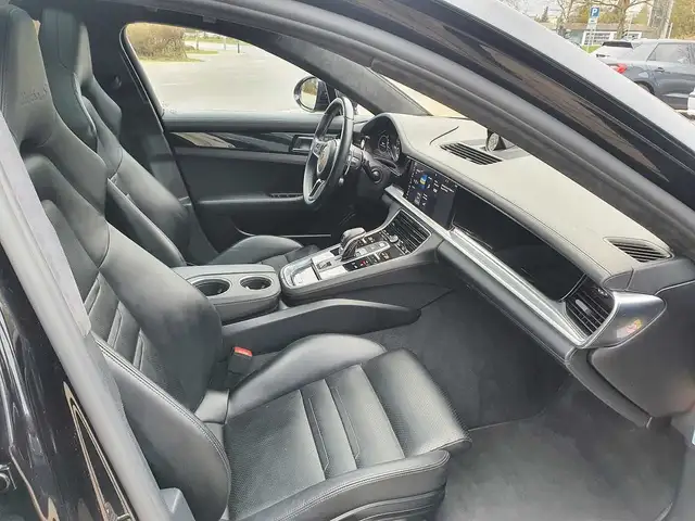 Porsche Panamera view 9