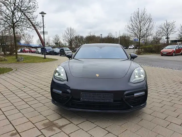 Porsche Panamera view 4