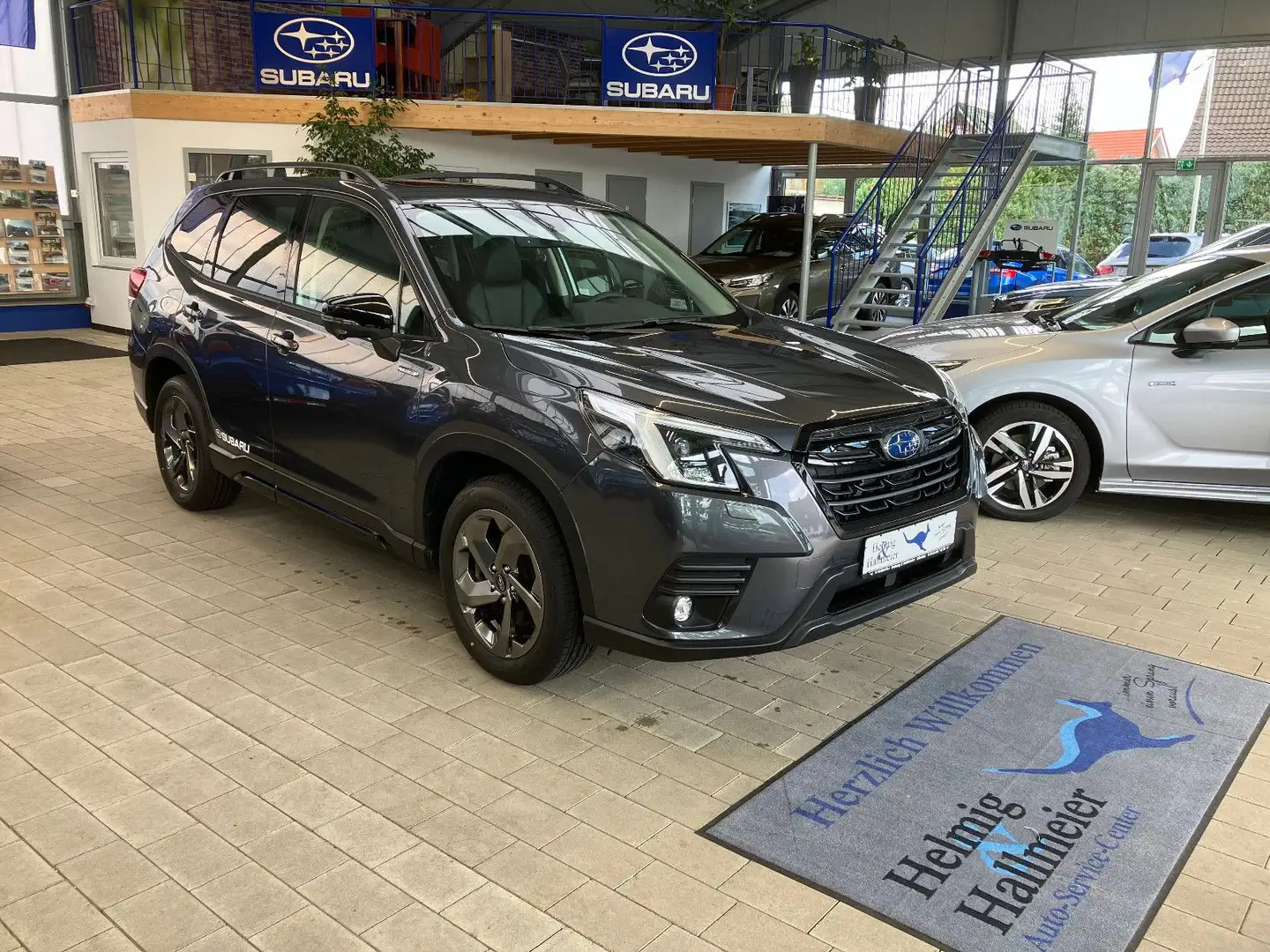 Subaru Forester Edition Black Platinum Gris - 1