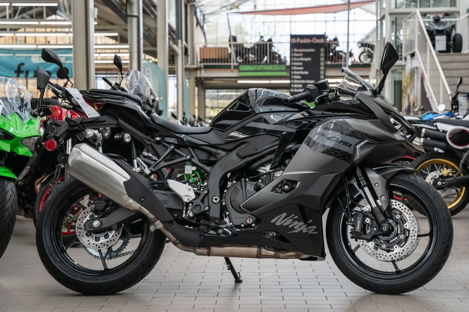 Kawasaki Ninja ZX-4RR Modell 2026, sofort lieferbar Fekete - 1