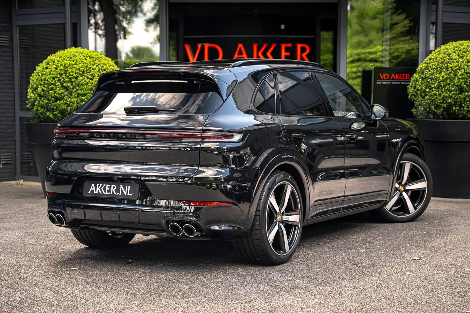 Porsche Cayenne E-Hybrid SportDesign | Beige/zwart leder | ACC | 2 Schwarz - 2