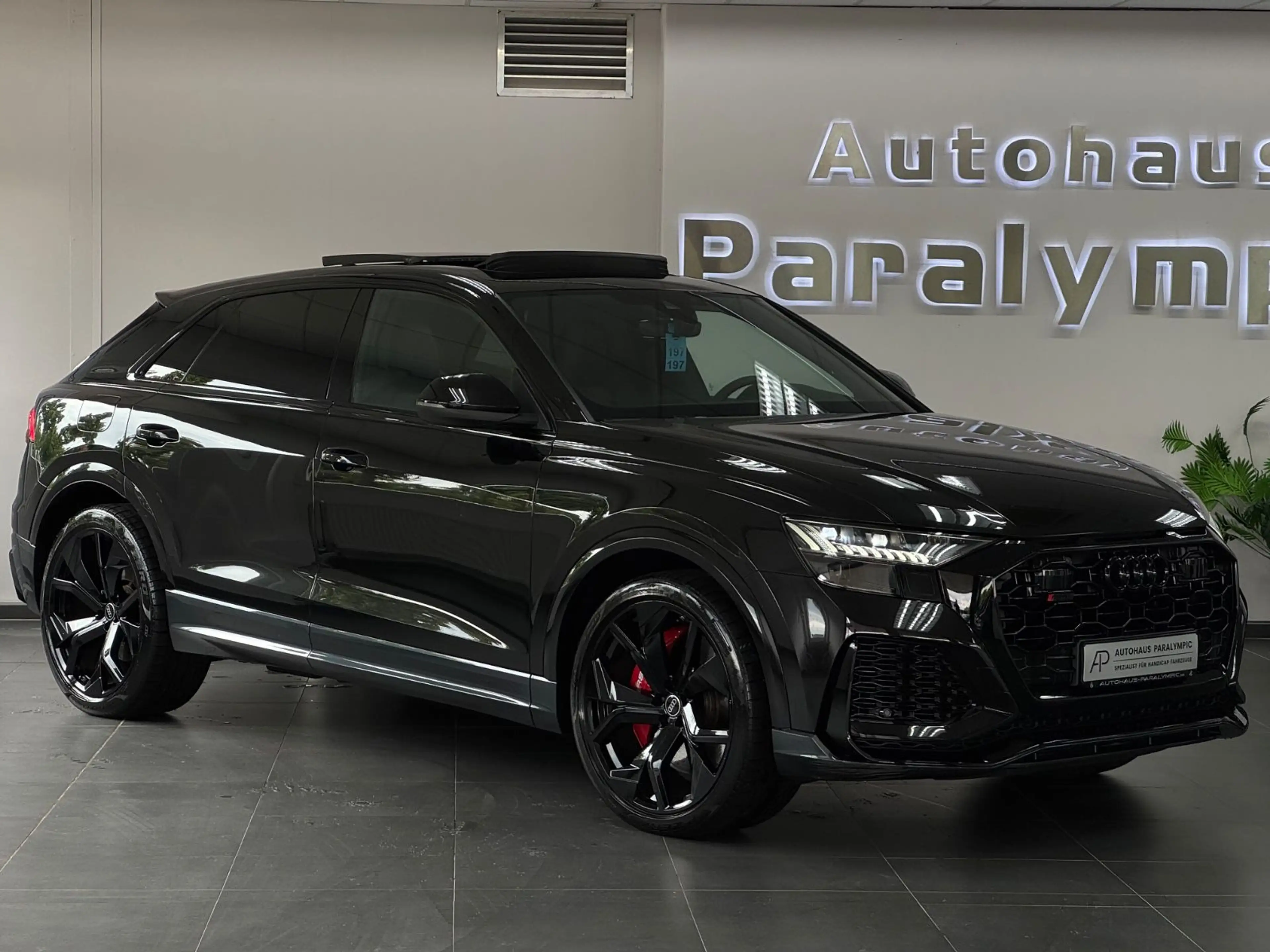Audi RS Q8 4.0 TFSI quattro *PANO*MATRIX*B&O*AGA