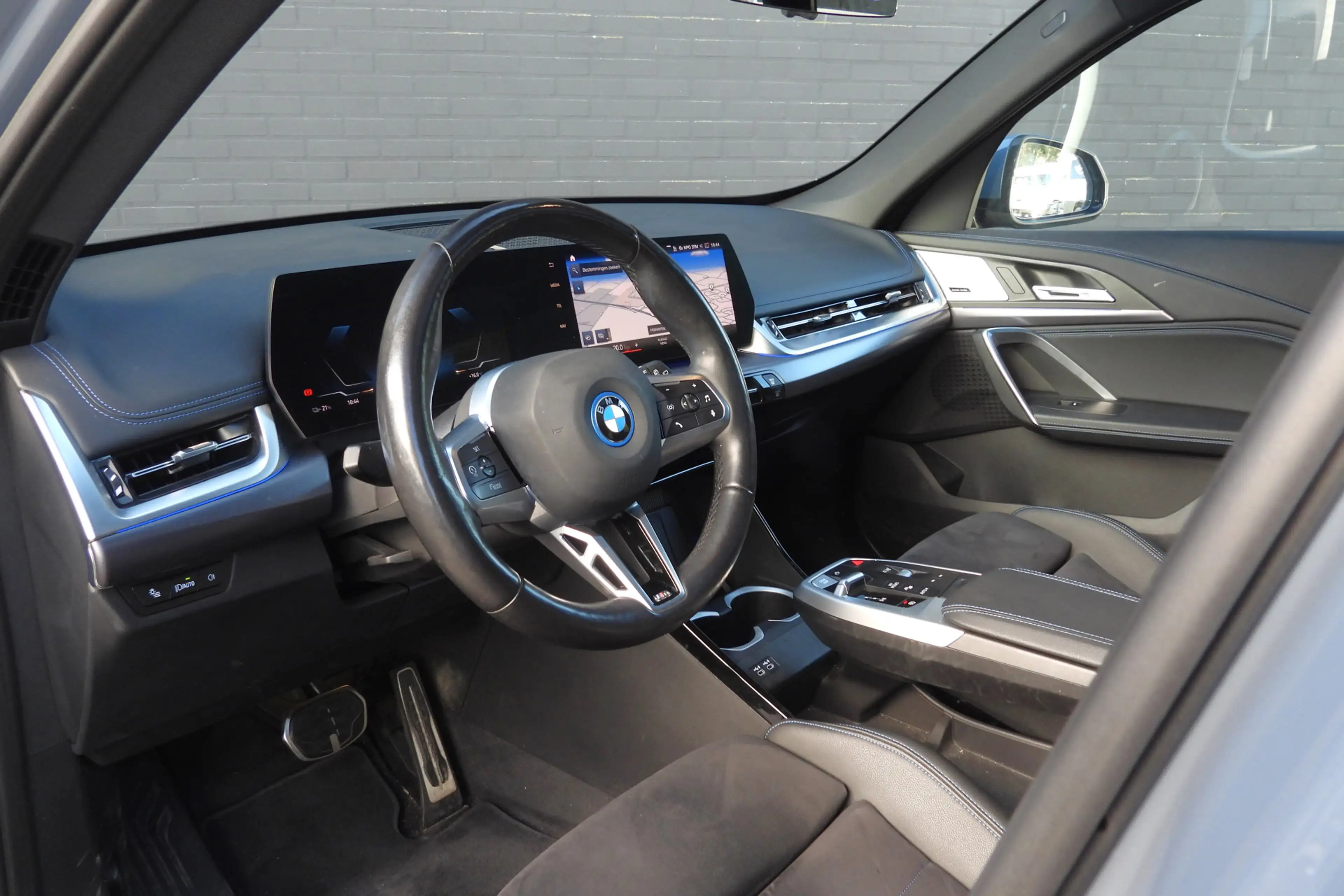 BMW iX1 xDrive30 M Sport / Trekhaak / Panoramadak / Sports — photo 11