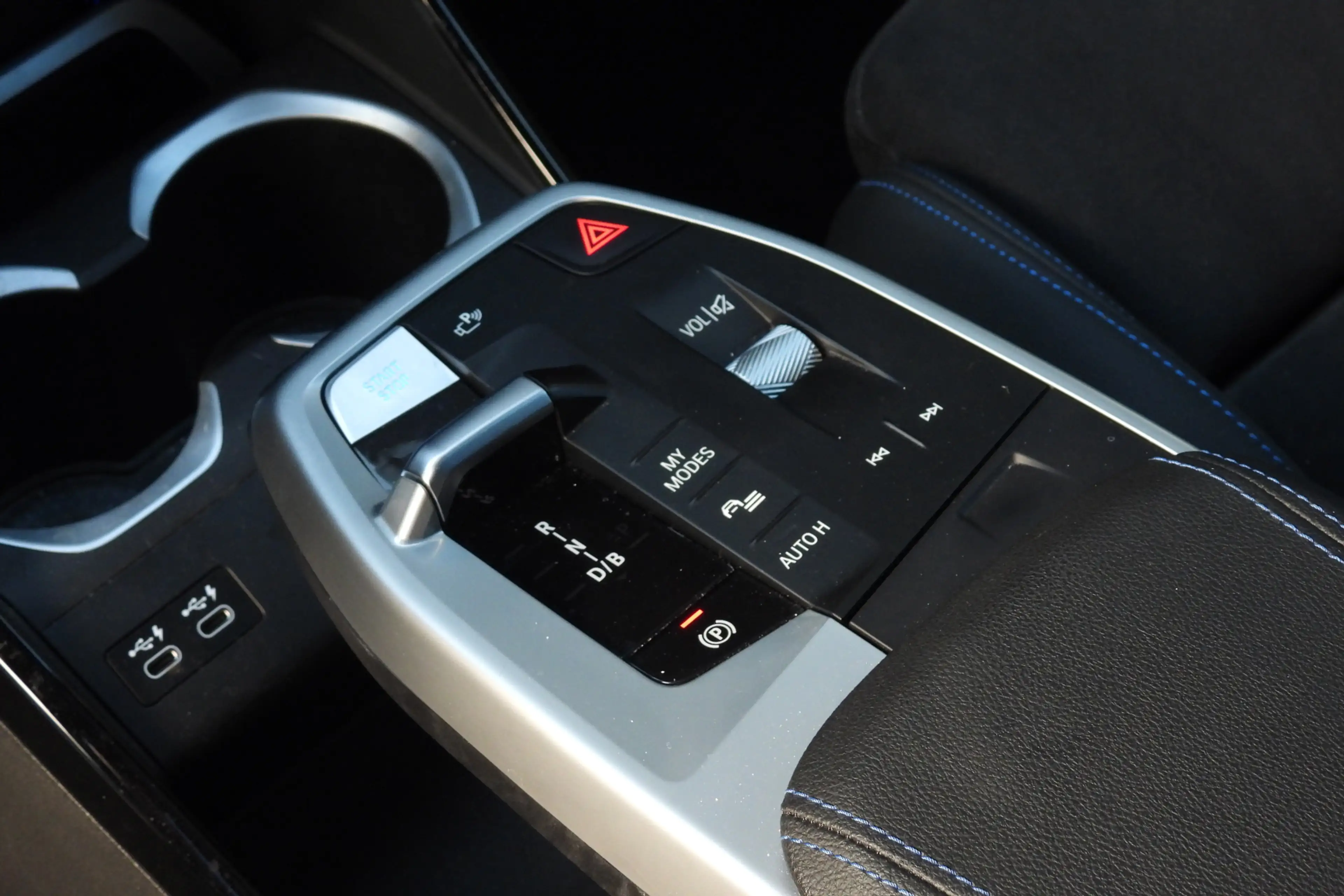 BMW iX1 xDrive30 M Sport / Trekhaak / Panoramadak / Sports — photo 12