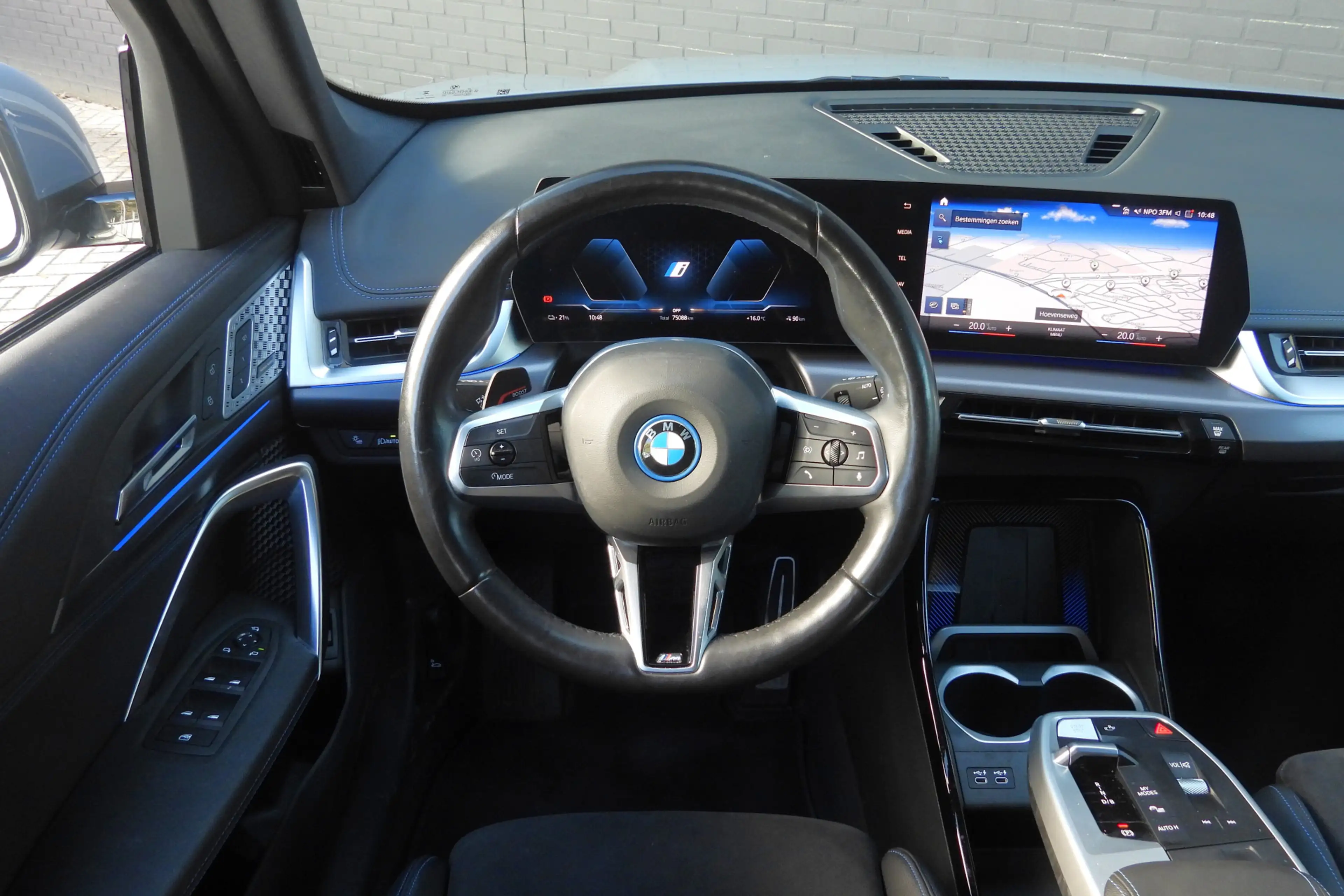 BMW iX1 xDrive30 M Sport / Trekhaak / Panoramadak / Sports — photo 2
