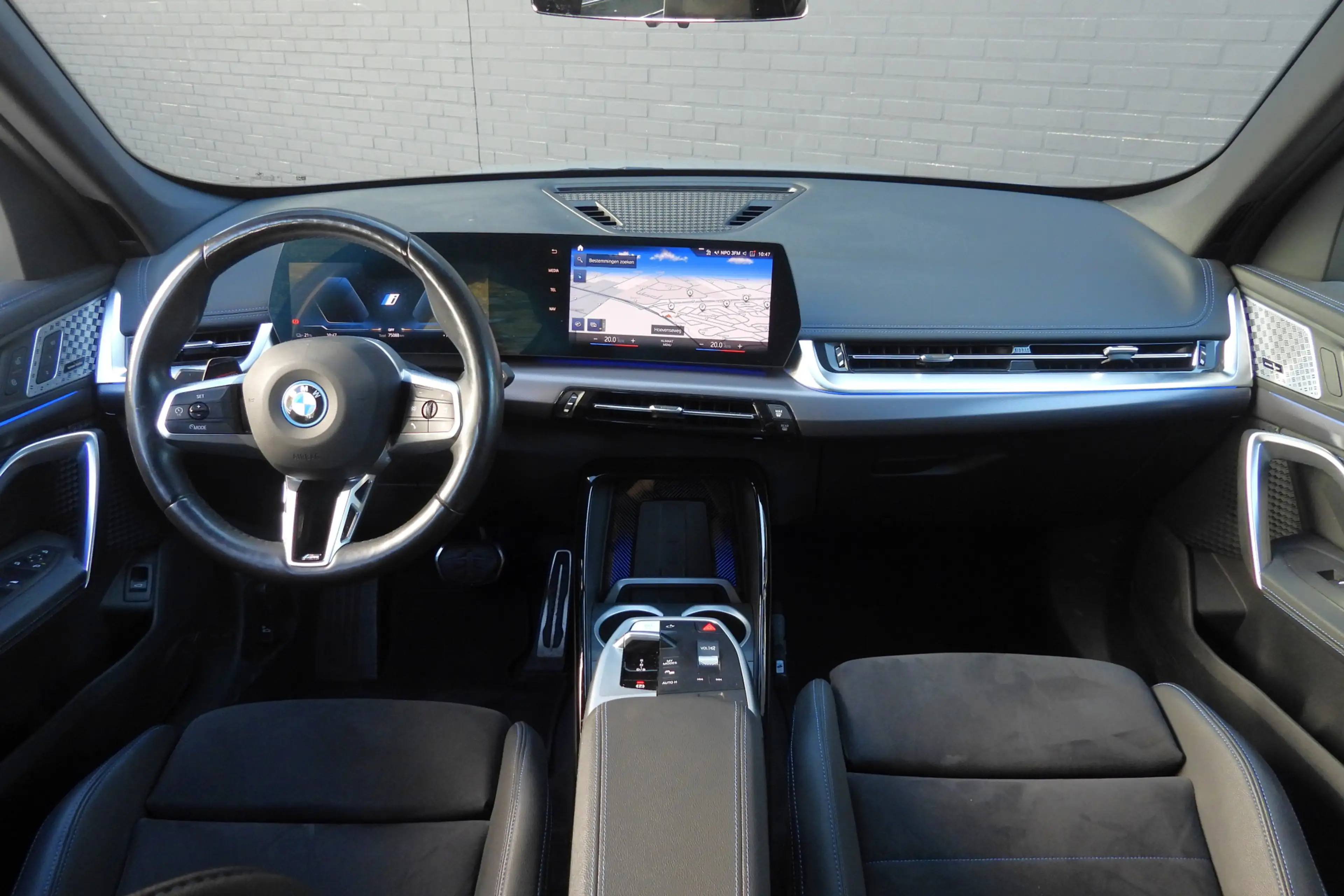 BMW iX1 xDrive30 M Sport / Trekhaak / Panoramadak / Sports — photo 3