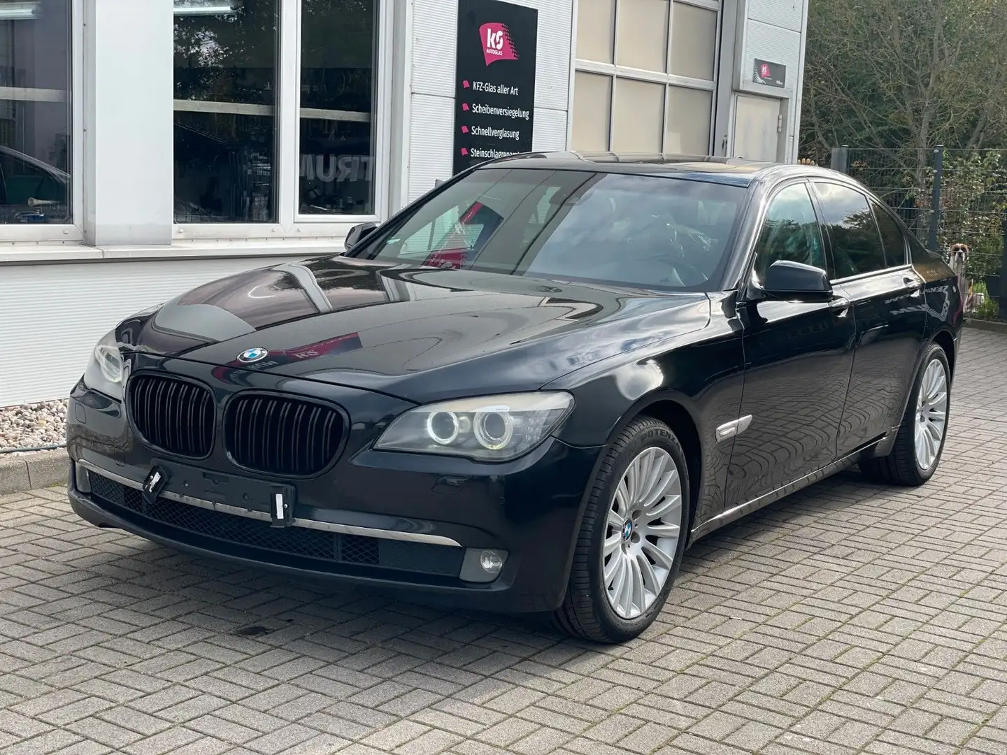 BMW 730 BMW 7er  730d Černá - 1