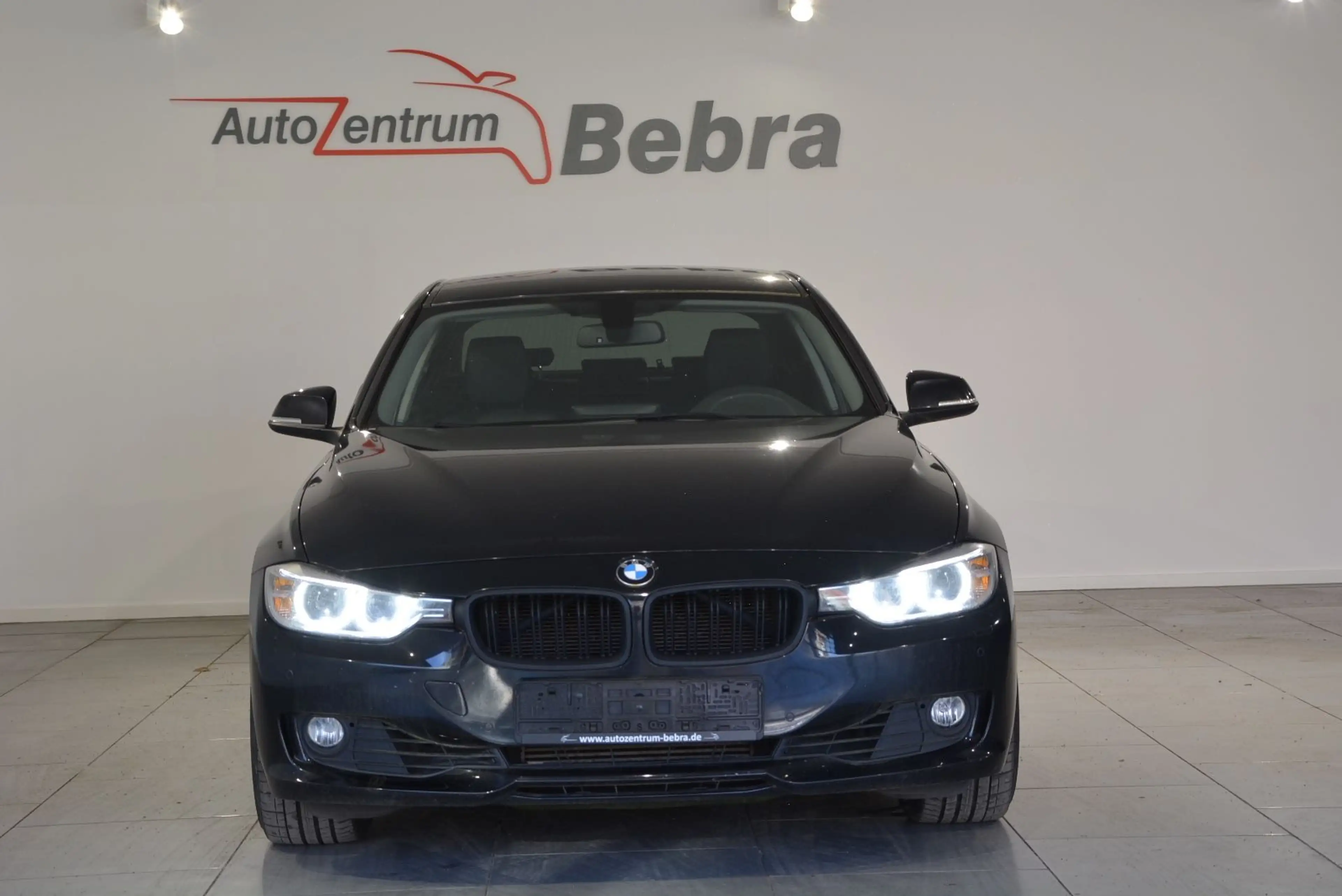 BMW 328 i xDrive Limousine Automatik/Xenon/Navi/Leder — photo 2