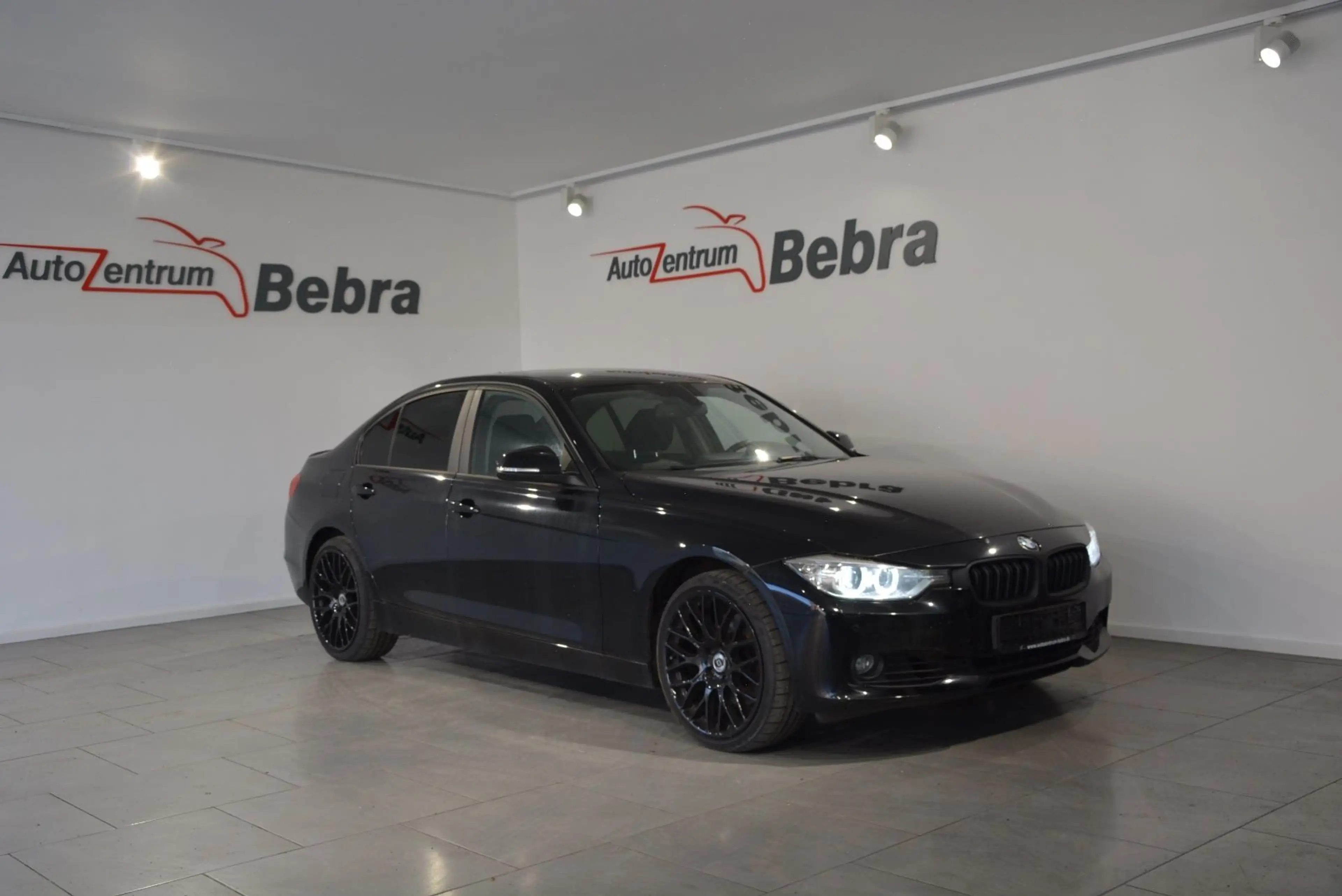 BMW 328 i xDrive Limousine Automatik/Xenon/Navi/Leder — photo 4