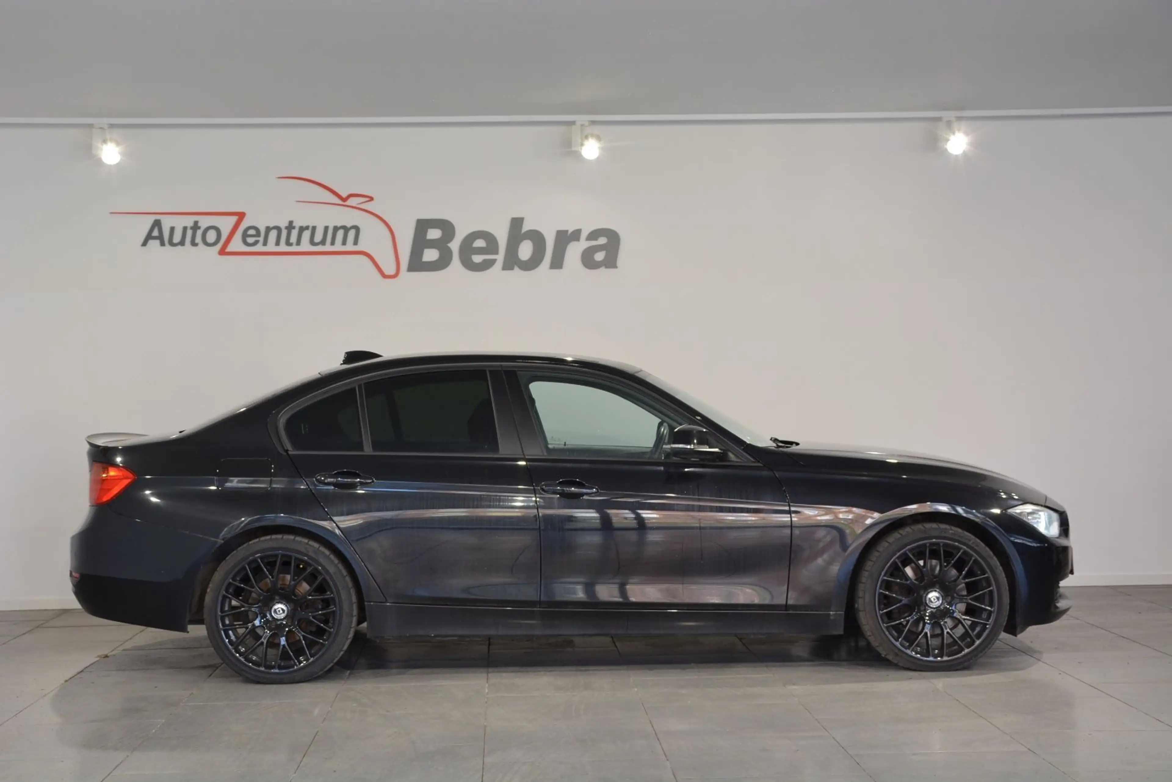 BMW 328 i xDrive Limousine Automatik/Xenon/Navi/Leder — photo 3