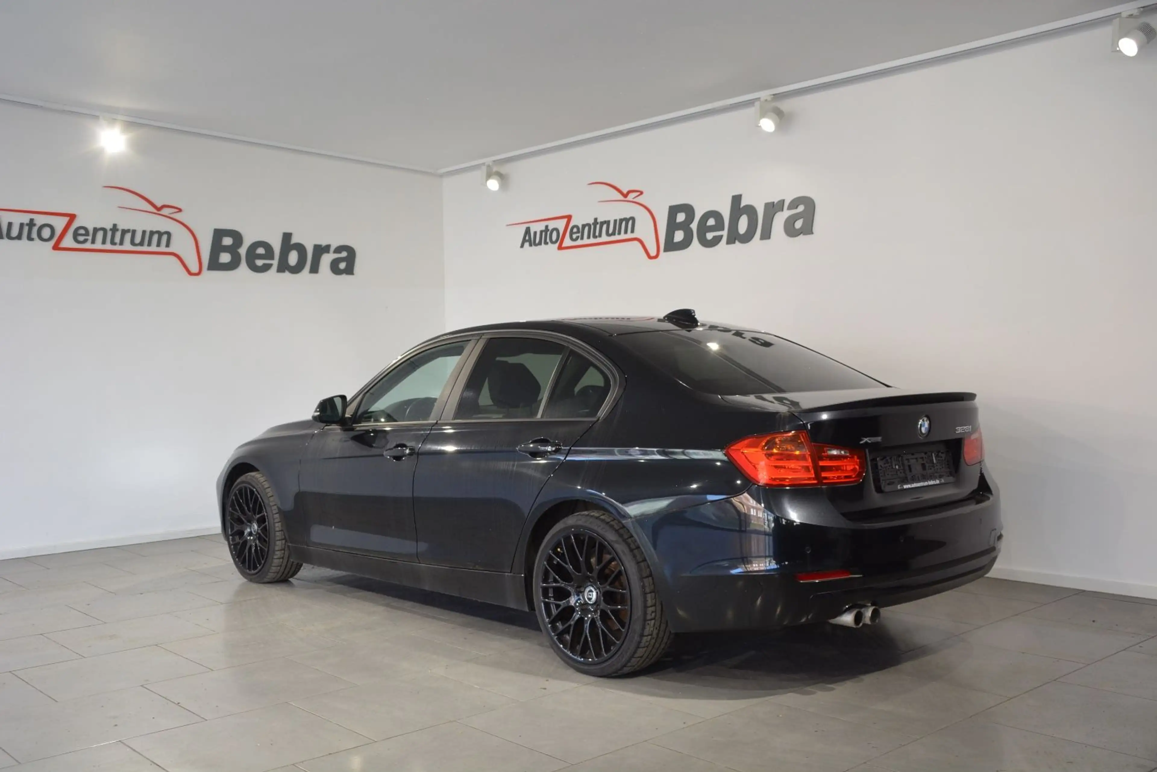 BMW 328 i xDrive Limousine Automatik/Xenon/Navi/Leder — photo 6