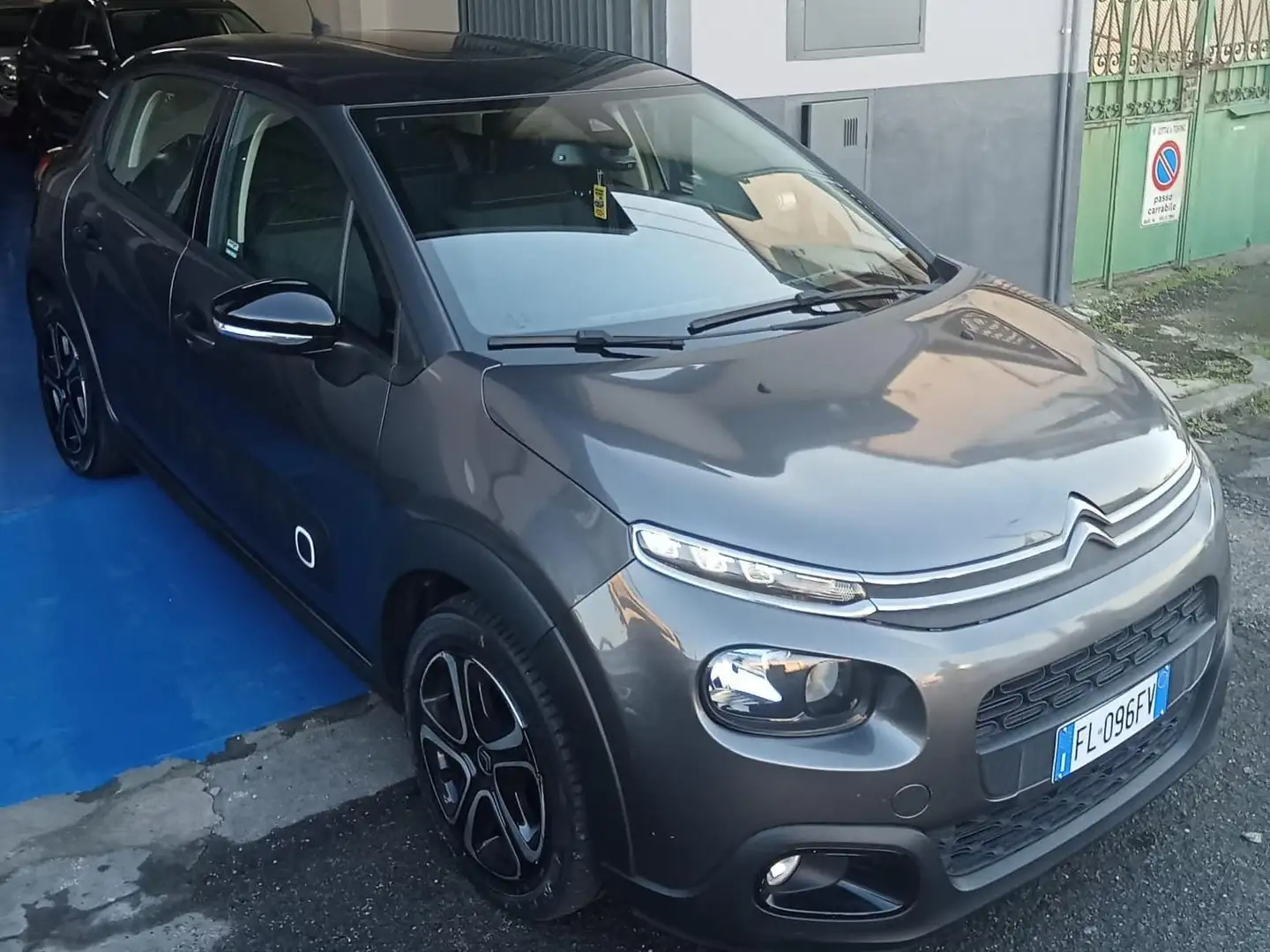 Citroen C3 C3 III 2017 1.2 puretech Shine 82cv Gris - 2