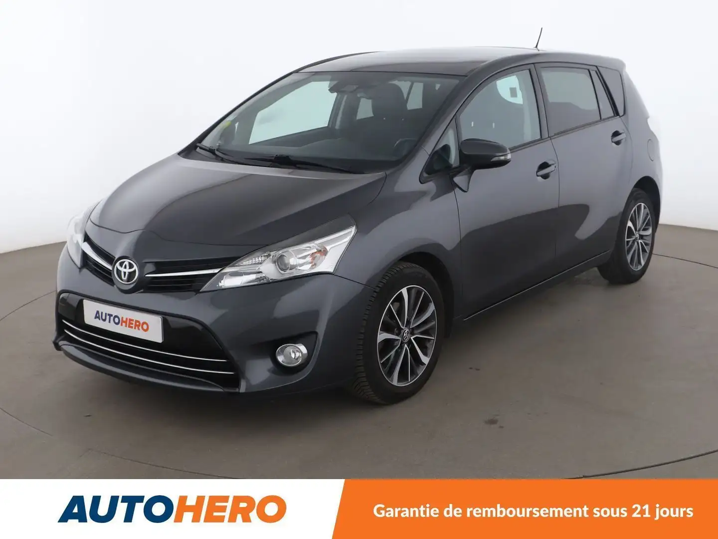 Toyota Verso 1.6 D-4D Design Gris - 1