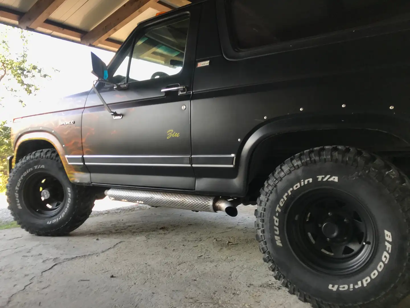 Ford Bronco XLT Siyah - 2