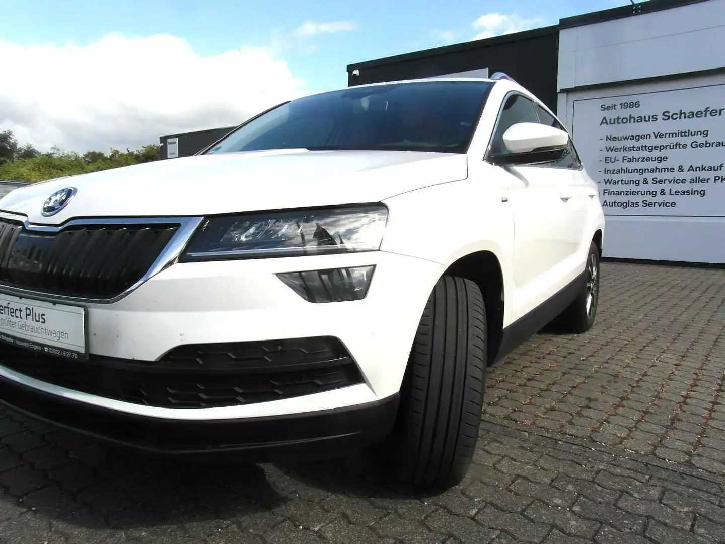 Skoda Karoq Diesel 2.0 TDI 4x4 DSG Drive, Navi, Kamera,PDC,Alu Weiß - 2