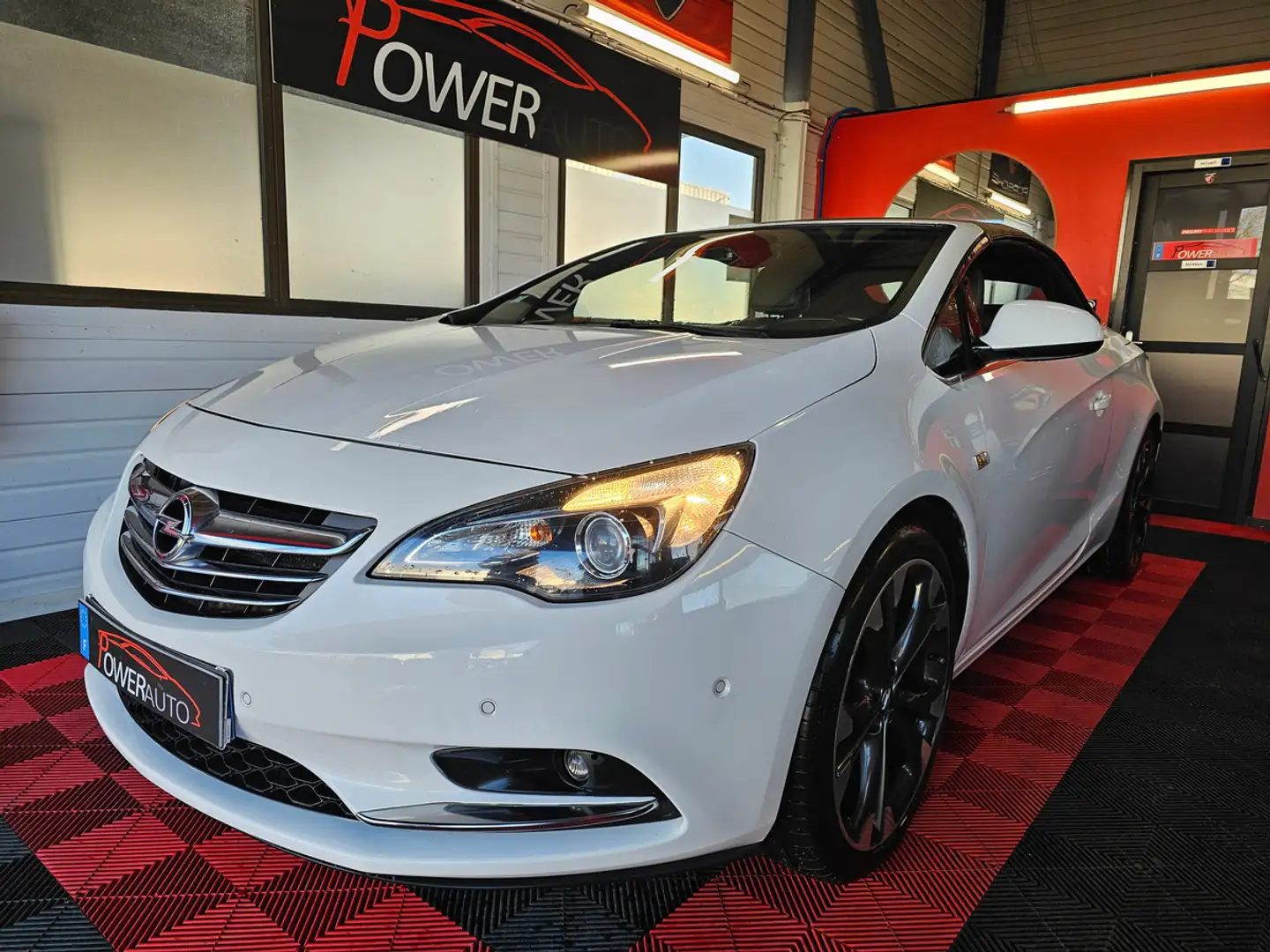 Opel Cascada 2.0 cdti Blanc - 1