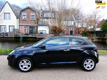 1.4 Distinctive 105pk Clima Cruise Leder Geen impo