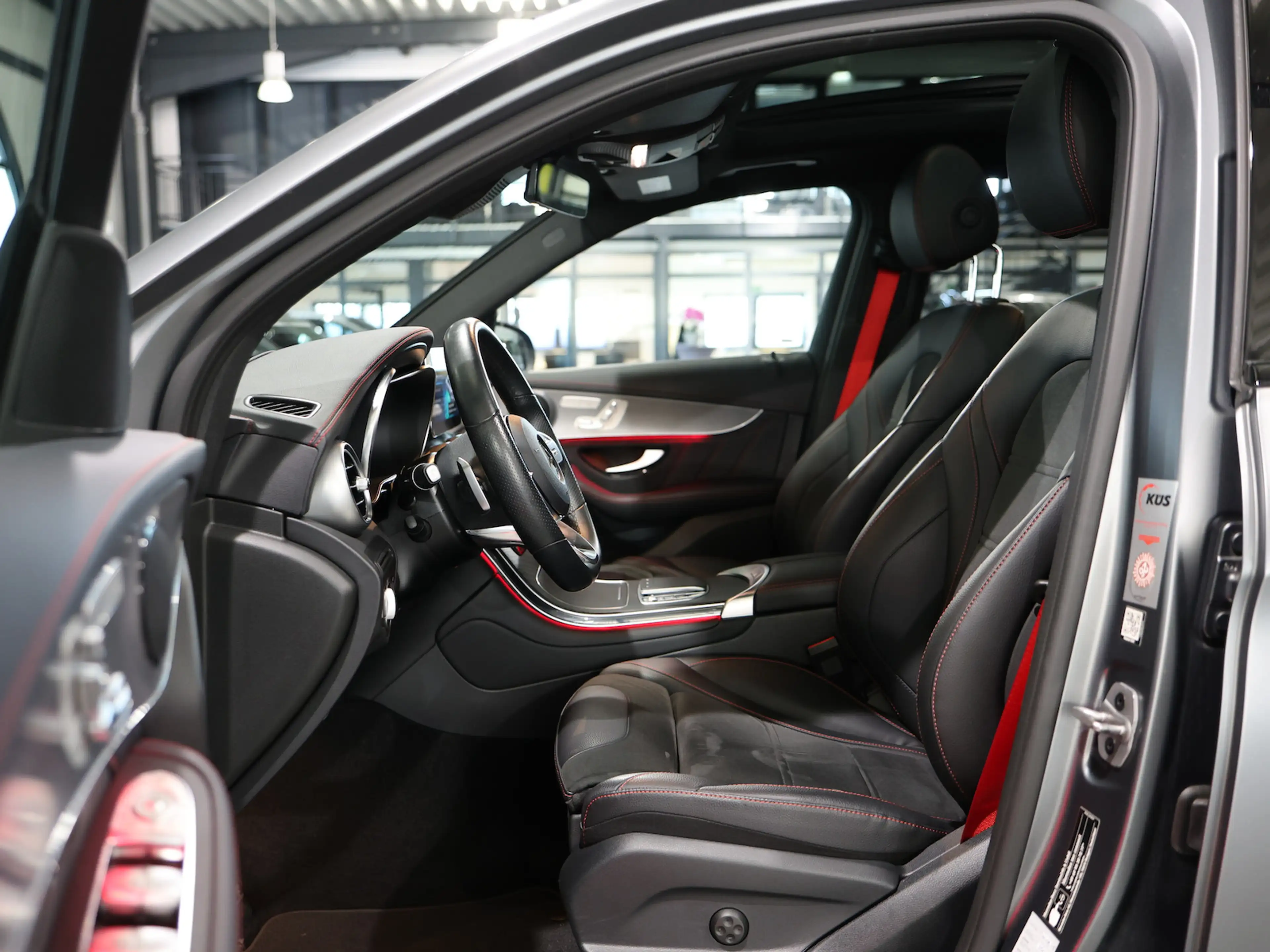 Mercedes-Benz GLC 220 d 4Matic AMG-LINE-PLUS MATT / PANORAMA — photo 13