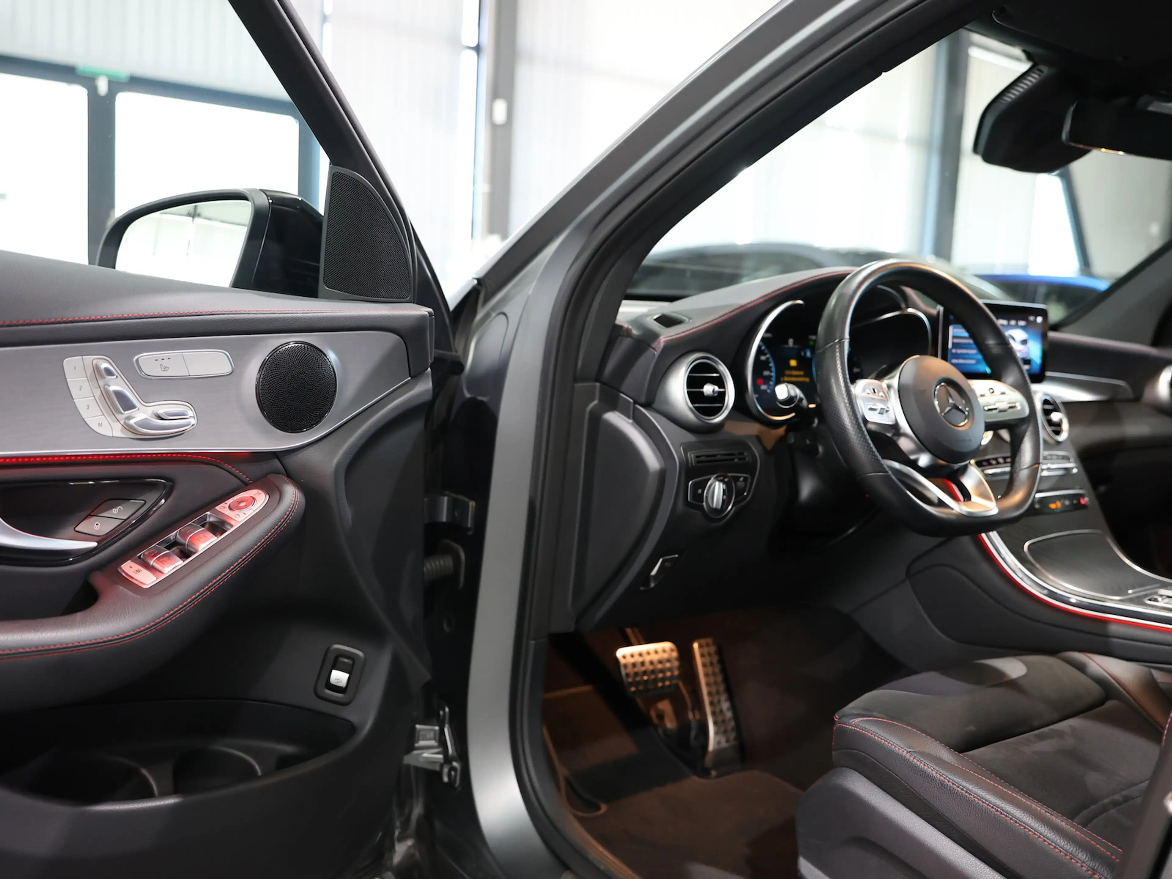 Mercedes-Benz GLC 220 d 4Matic AMG-LINE-PLUS MATT / PANORAMA — photo 12