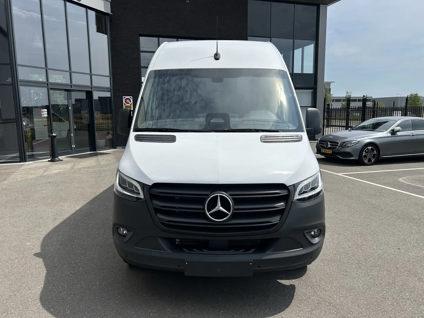 Mercedes-Benz Sprinter 317 CDI L2 H2 PRO / LED / MBUX 10.25 / Navigatie / Wit - 2