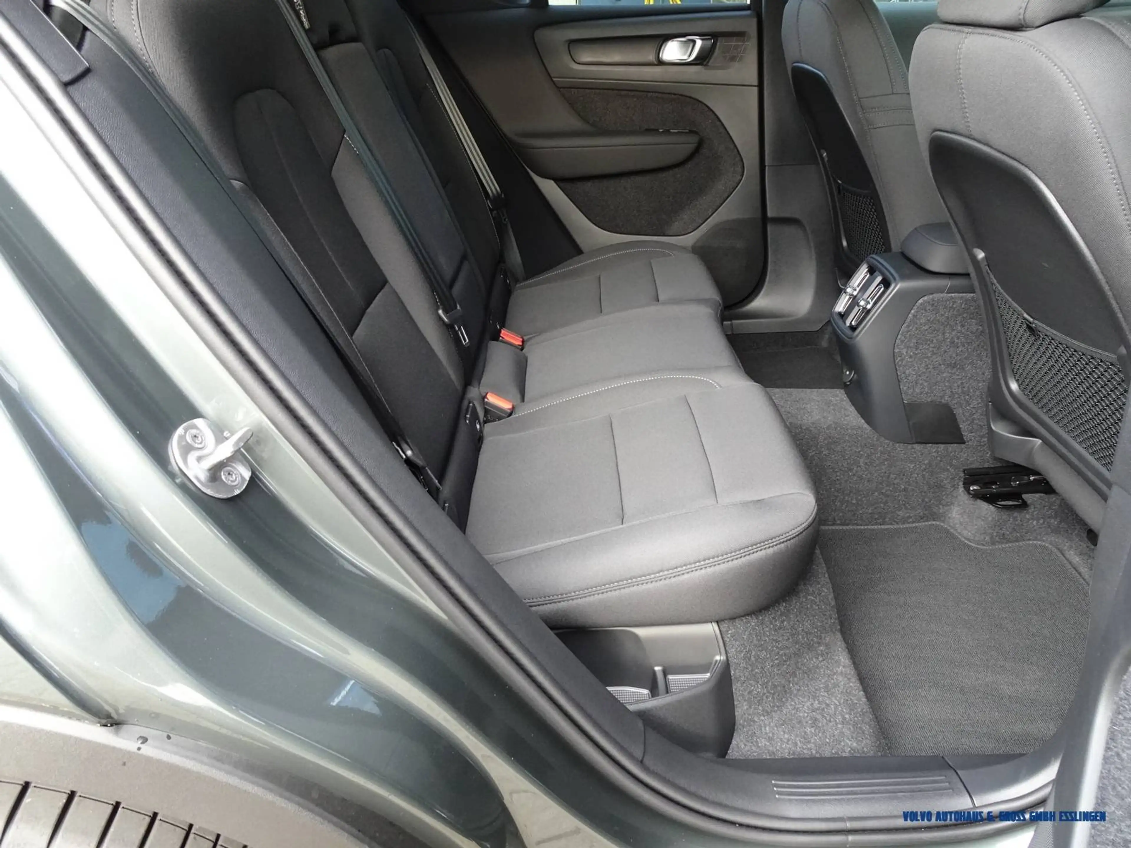 Volvo EX40 Single Motor Extended Range Plus Dark — photo 12
