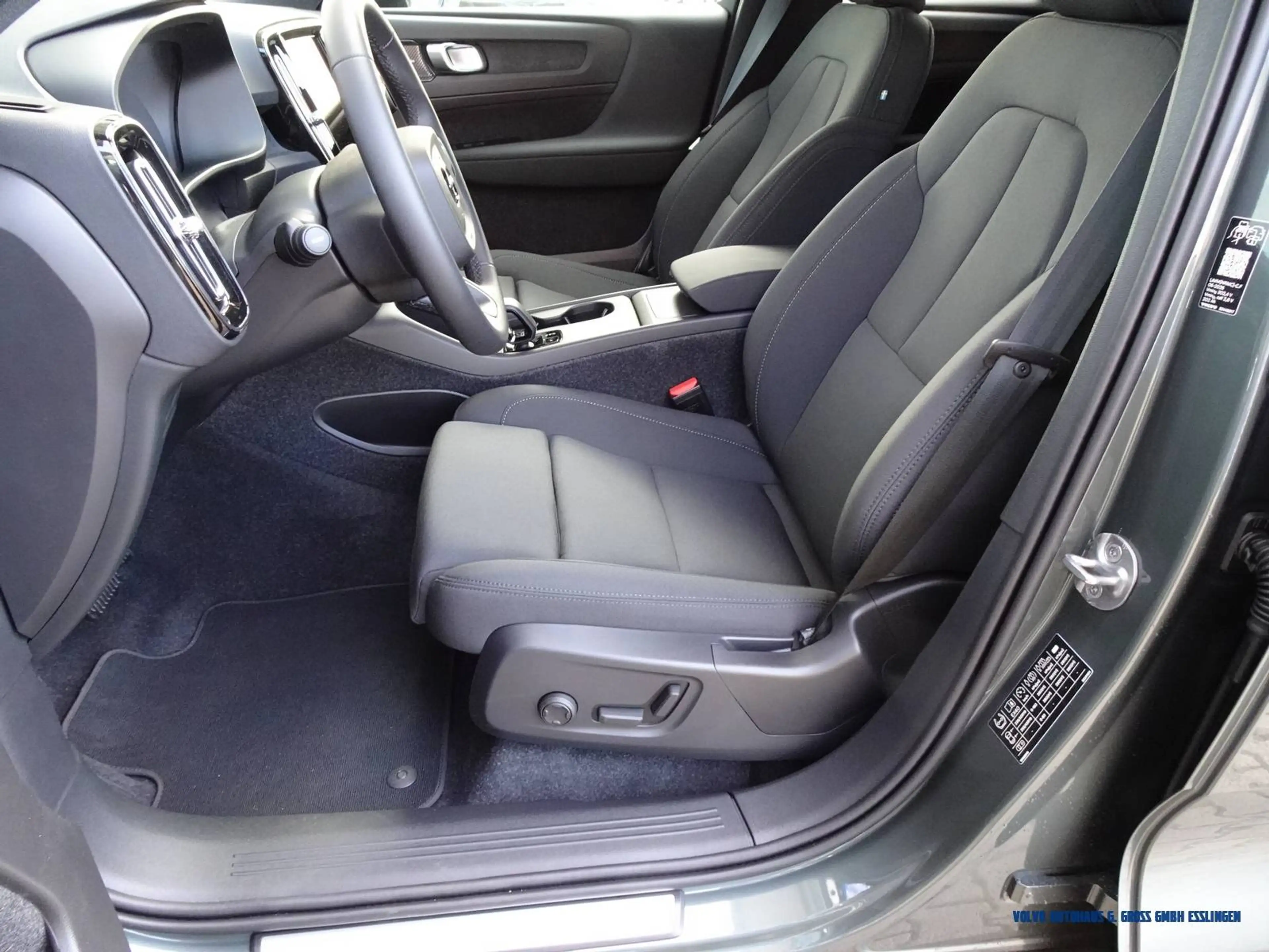 Volvo EX40 Single Motor Extended Range Plus Dark — photo 7