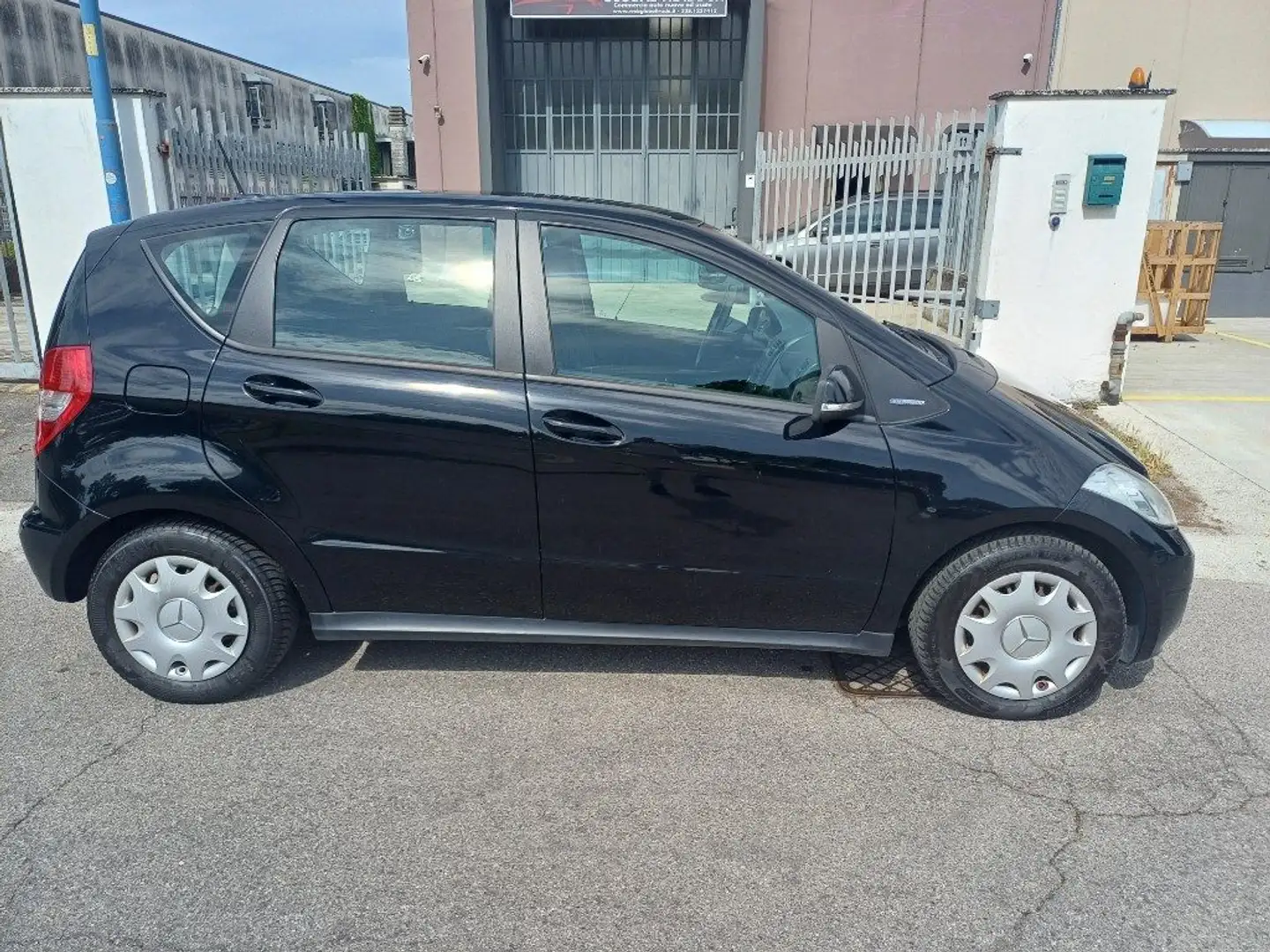 Mercedes-Benz A 160 BlueEFFICIENCY Noir - 2
