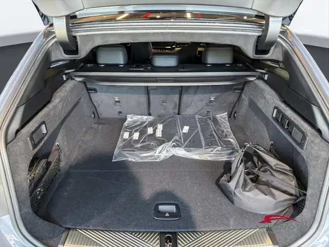 BMW M5 view 9