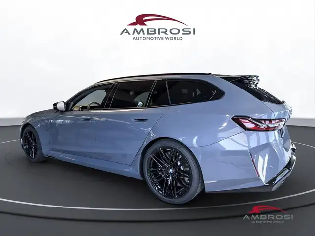 BMW M5 view 4