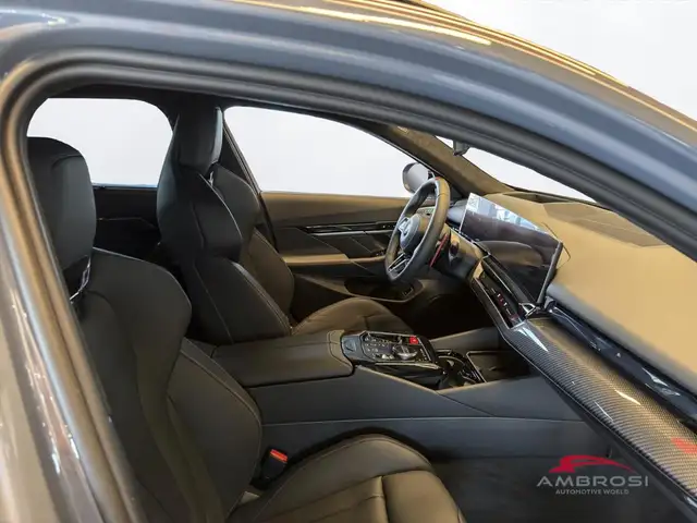 BMW M5 view 12