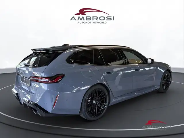 BMW M5 view 3