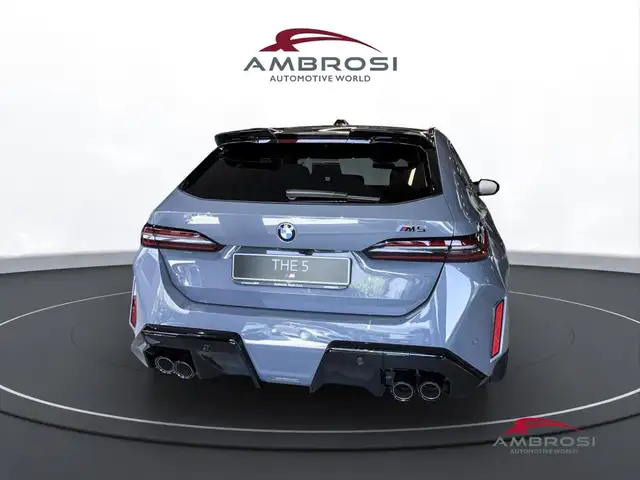 BMW M5 view 8