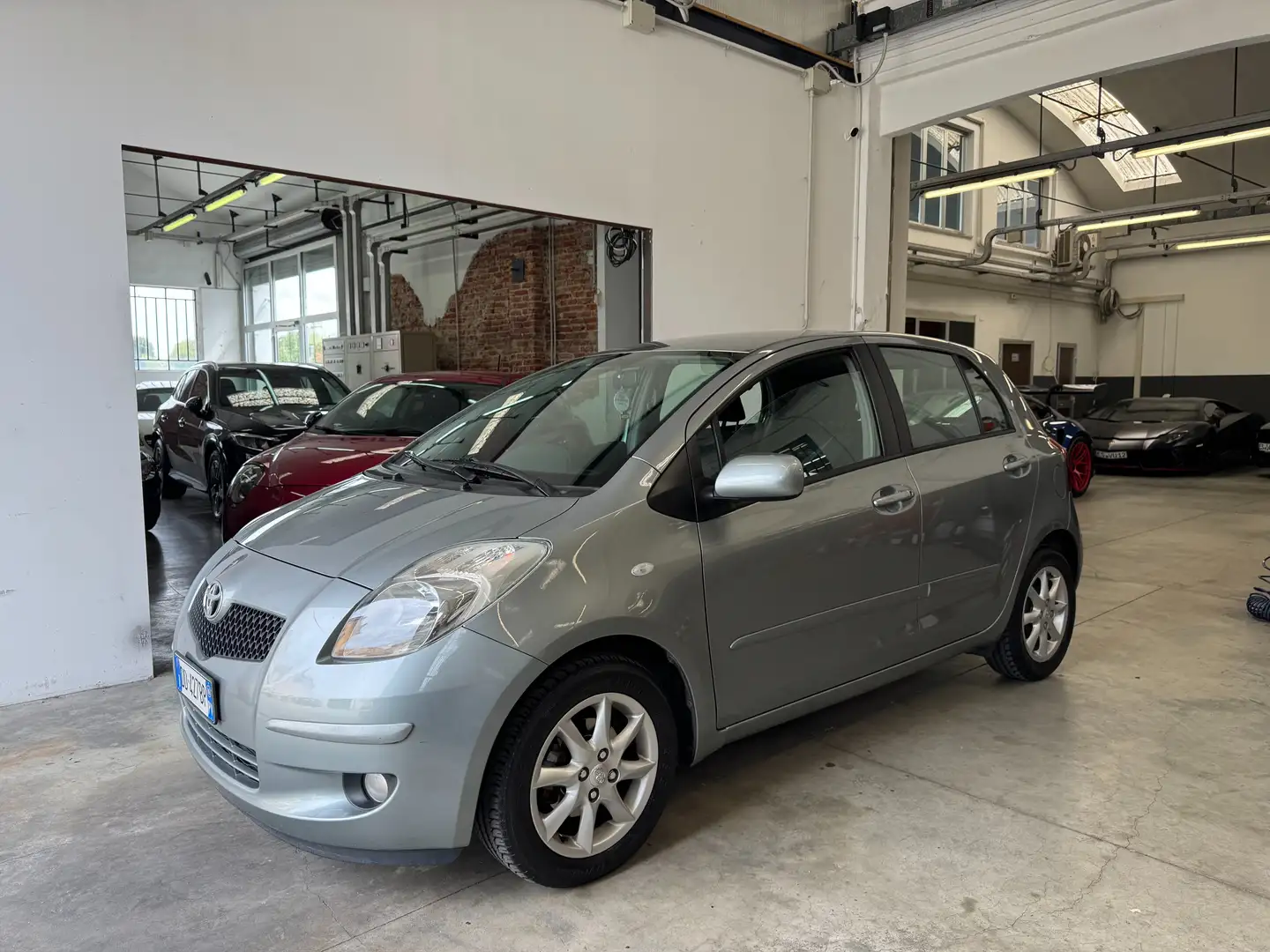 Toyota Yaris II 5p 1.3 Sol NEOPATENTATI Gri - 1