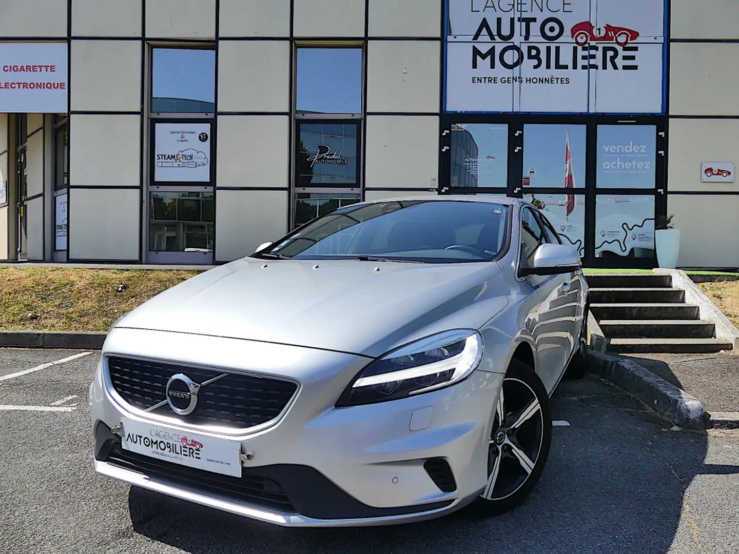 Volvo V40 T5 R-DESIGN 245ch GEARTRONIC Argent - 1