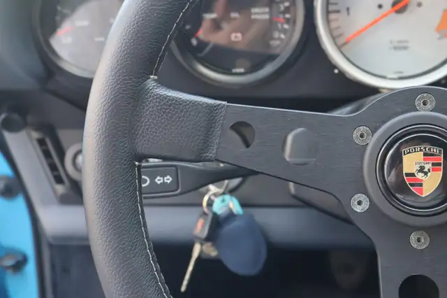 Porsche 911 view 12