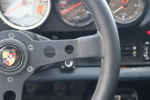 Porsche 911 view 13
